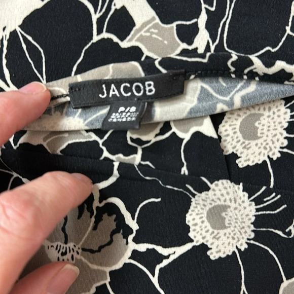 Jacob body hugging black/tan split cap-sleeve top front crossover at the bust - Picture 6 of 6